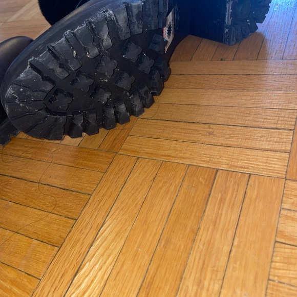 Ugg boots - Picture 3 of 4